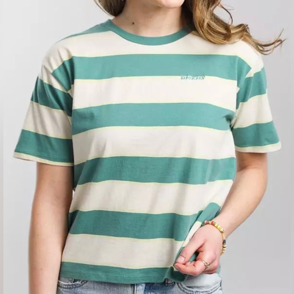 like new dickies t shirt